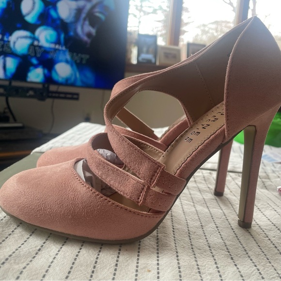 Journee Pink Suede Heels Brand New Never Worn - Picture 2 of 6